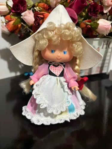Boneca moranguinho holandesa