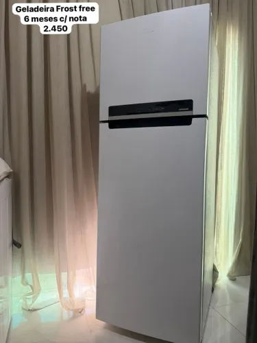 Geladeira Frost Free inverter semi nova