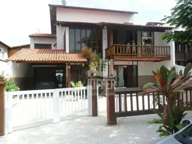 Casa Alto Padrão em Piratininga, Niterói, 405m², 4 Quartos e Piscina