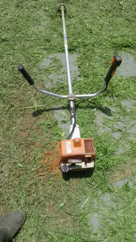 Vende se uma rocadeira