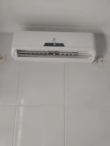 Vendo central de ar 12.000BTUS vai nota e controle 