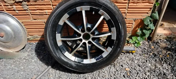 Vendo jogo de rodas BRW aro 15 berlingo em bom estado
