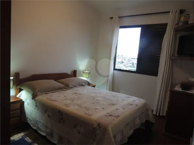 Apartamento à venda com 2 quartos, sendo 1 suíte, no condomínio Velazquez, São Paulo - SP
