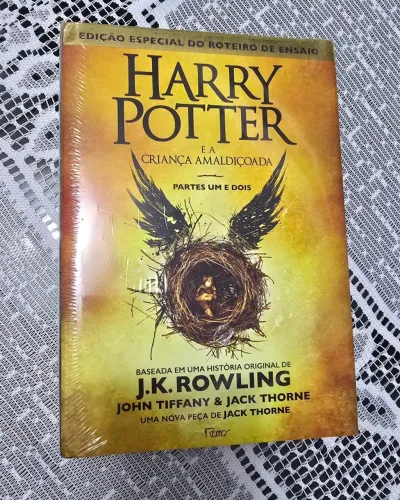 Livro Harry Potter e a criança amaldiçoada- Edição Especial capa dura