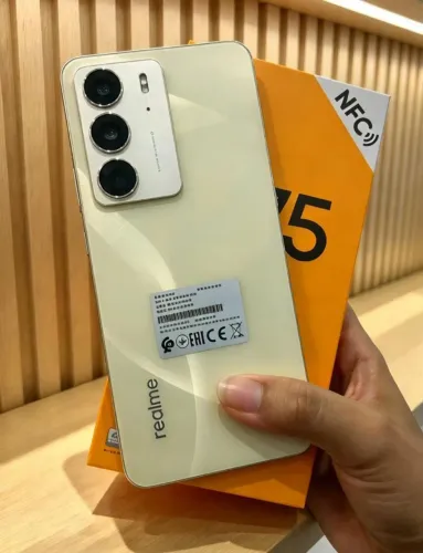 Vendo ou Realme C75 verde 256 GB 24 de ram caprova de agua e queda aixa e acessórios