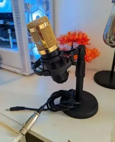 Microfone condensador e Suporte de mesa e cabos