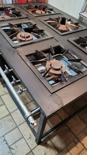 Fogao industrial 6 bocas e com forno.