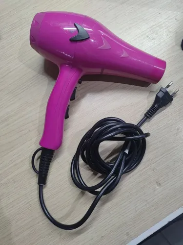 VENDO SECADOR DE CABELO - SEMI NOVO