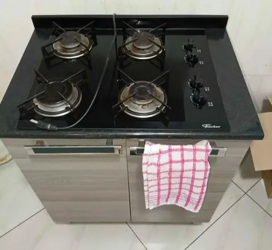 Armário com fogão cooktop 