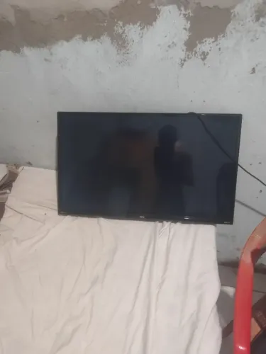 Televisão Philco Roku 32pl quebrada 