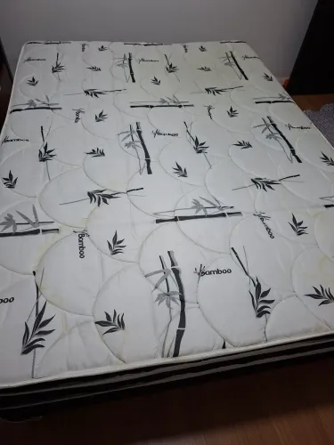 Cama em box de casal simples 