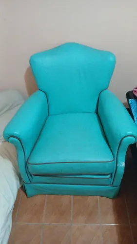2 POLTRONAS COURO 