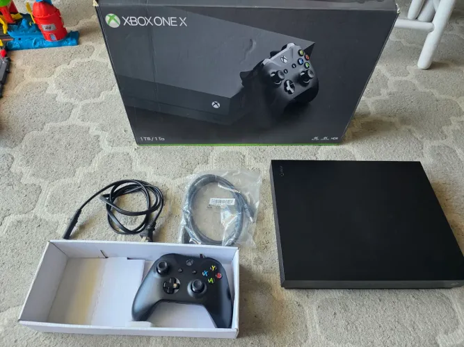 Xbox One X 1TB 4K conservado com caixa original