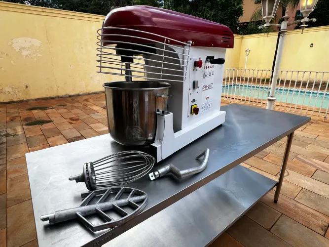 Batedeira Planetária Maná 20 Litros Bivolt BPM-18 Plus