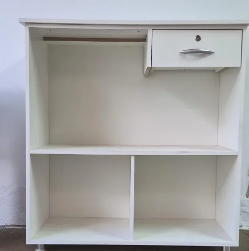 Balcão seminovo MDF com gaveta e chave.