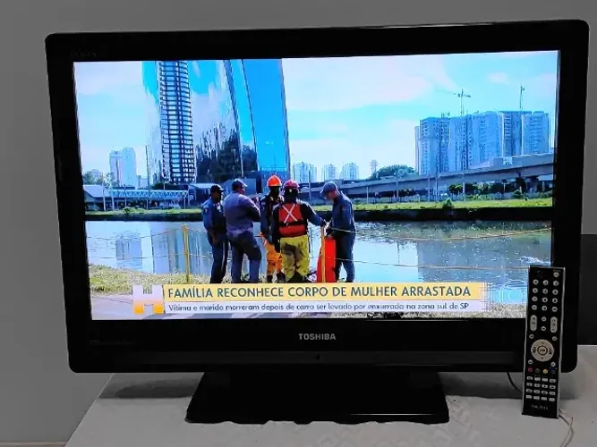 TV TOSHIBA 32' - *NÃO É SMART*