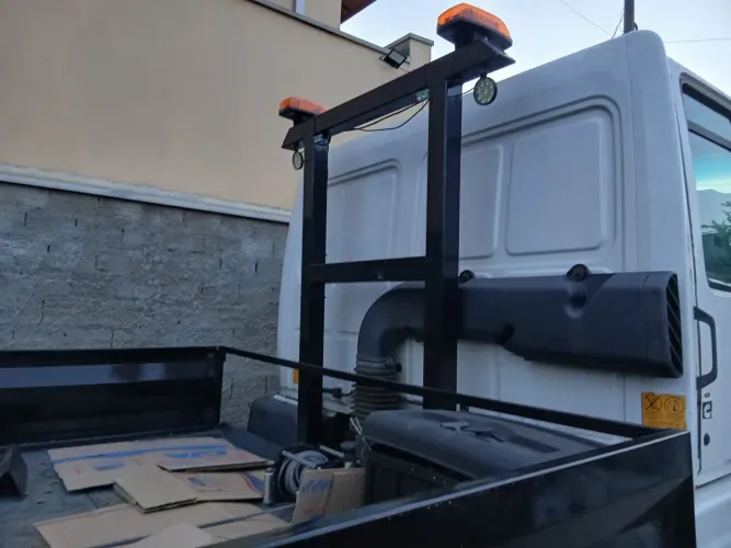 Plataforma guincho, somente o equipamento com a asa delta e guarda lateral 