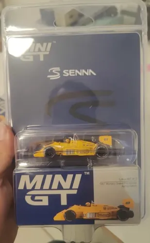 Mini GT Senna Lótus Amarela - Senna Collection