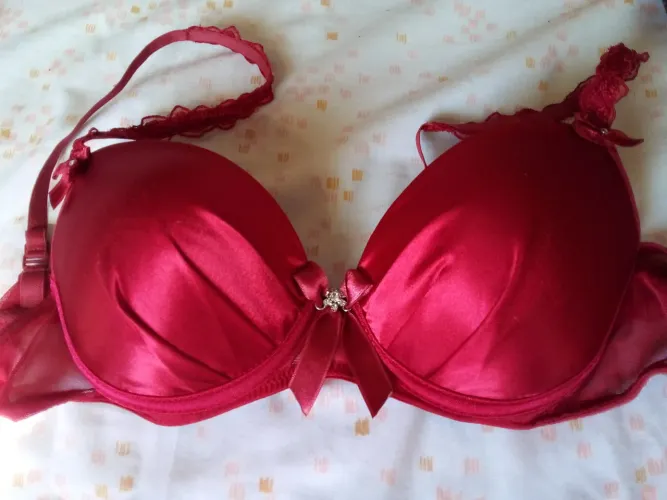 2 sutiãs vermelhos