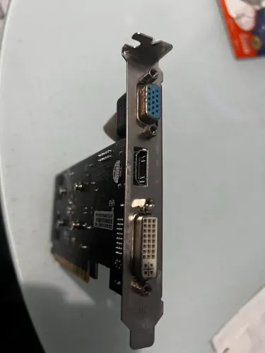 Placa de vídeo G210