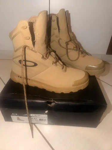 Bota oakley