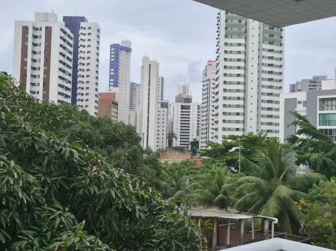 Predio novo 1 moradia, varanda, sala 2 ambientes, 3 qts 1 st, armarios, 2 elevadores lazer