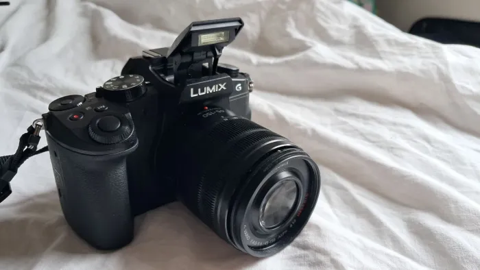 Camera Lumix DMC-G80 com Lente 45-150