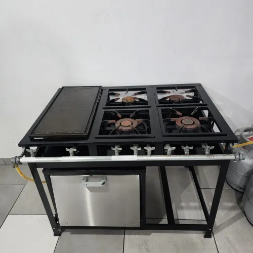 FOGÃO INDUSTRIAL 4 BOCAS COM CHAPA E FORNO - PROFISSIONAL