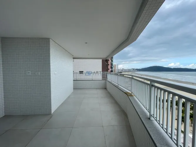 Apartamento à Venda em Praia Grande com 2 quartos, 3 banheiros, 2 vagas e 98m²