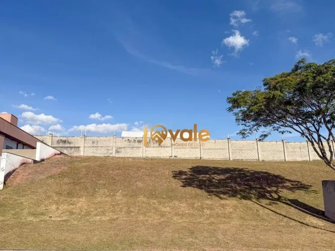 Condomínio Alphaville I Terreno à venda 486m² em aclive