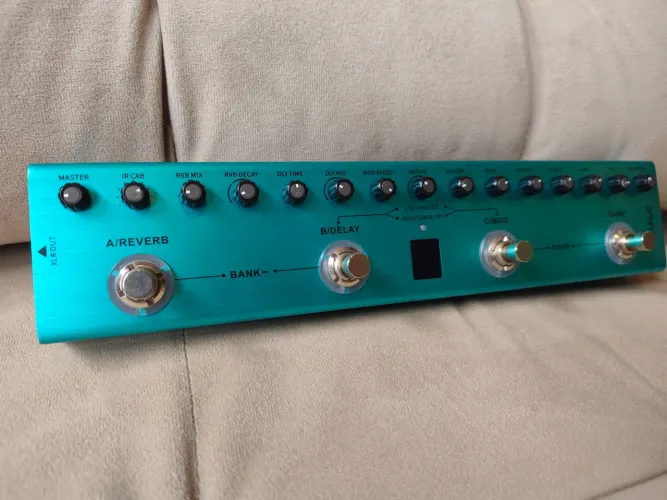 Pedaleira para guitarra M Vave TANK G