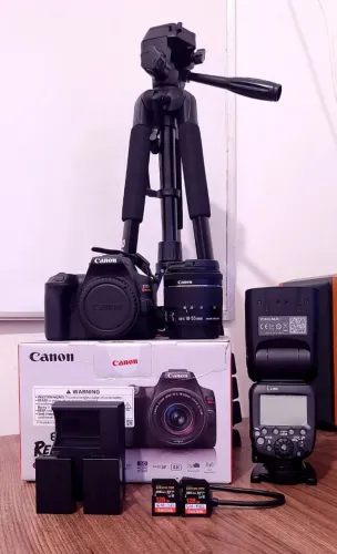 KIT Canon SL3 + Lente 18-55mm + Flash + Tripé + 2 Baterias + 2 Cartões 128GB + Mochila