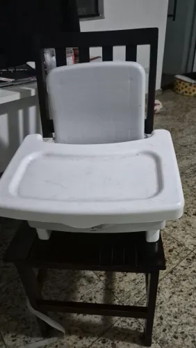 Cadeira de alimentação infantil