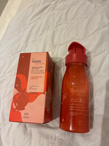 Kit Natura sabonete e hidratante maçã caramelada e baunilha