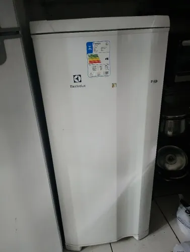 Vendo freezer Eletrolux 162 litros
