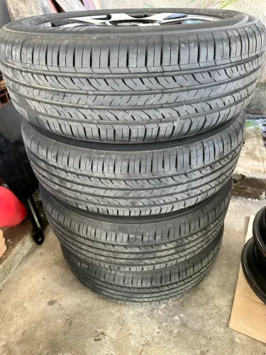 Vende-se jogo de roda aro 15 quatro roda boa quatro pneu novos
