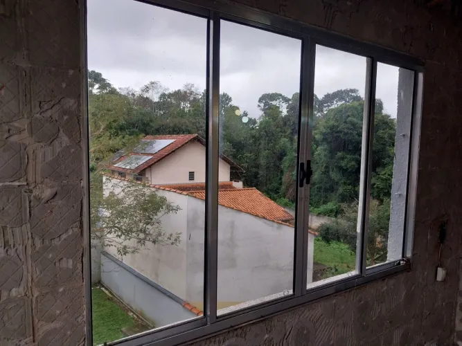 2 Janelas de alumínio 1,50 x 1m (já retiradas e completas com vidro) R$ 140 cada uma