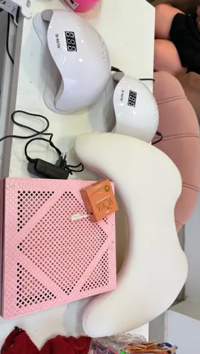 Vende-se cabines, sugador de pó e apoio para mãos para nails designer 