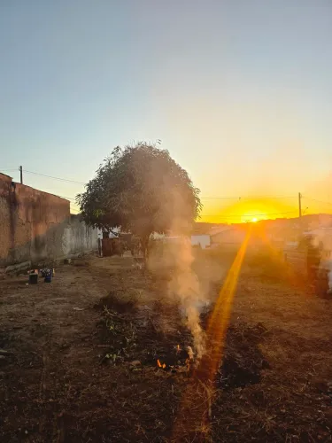 Vende-se lote de 360 m² com construção