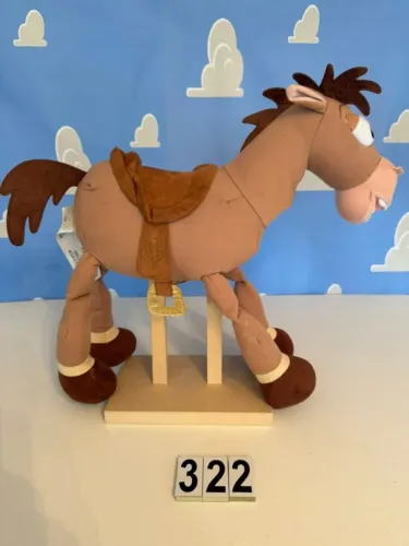BALA NO ALVO DISNEY STORE TOY STORY 35 CM DE COMPRIMENTO 30 CM DE ALTURA NAO FALA