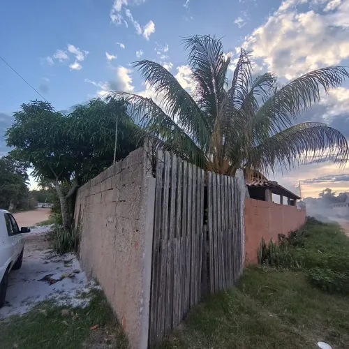 Casa de esquina, a 5 minutos da praia.