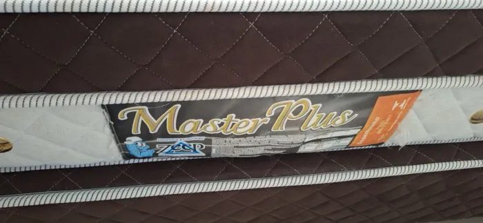 Cama Box King super conservada