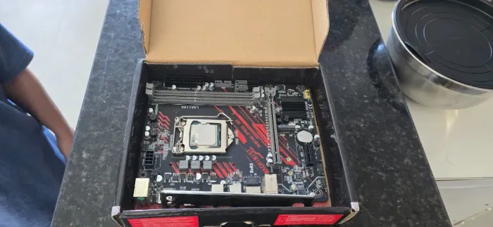 Placa-Mãe Machinist X99 LGA 2011-3 com Defeito