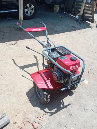 Vende se uma tratorito