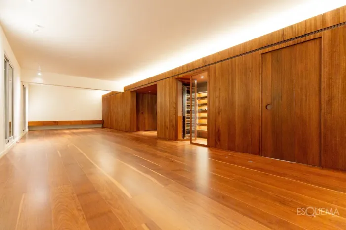 Apartamento reformado e bem localizado