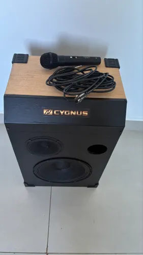 Caixa para karaokê 