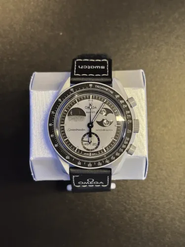 Swatch x Omega Relógio Bioceramic Mission To Earthphase