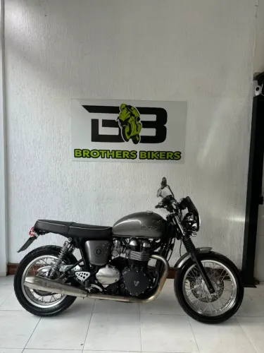 TRIUMPH THRUXTON 900