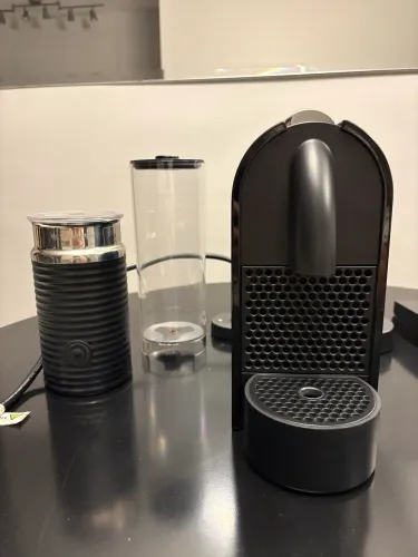 Vendo Cafeteira Nespresso D55 U Milk Completa