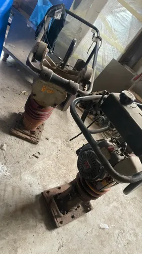 2 compactadores de solo 